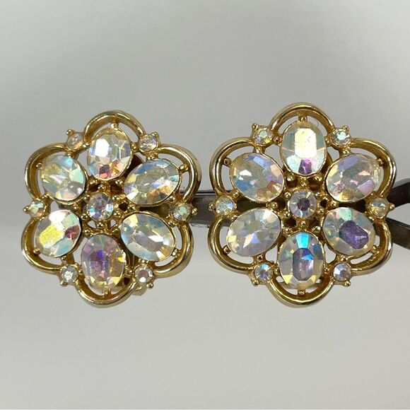Vintage Crown Trifari Gold ToneAB Crystal Rhinestone Earrings Clip On’s - Picture 1 of 6